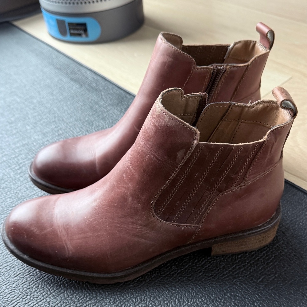 Sofft Bellis II - Brown Leather Ankle Booties size 7